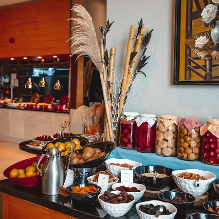 Aparthotel Servi House - *