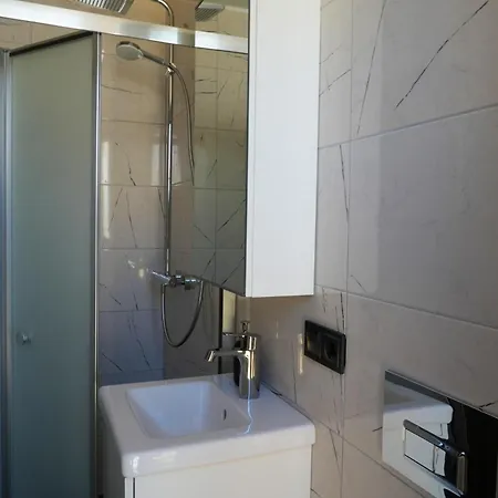 Servi House - *