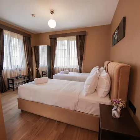 Servi House - Aparthotel *