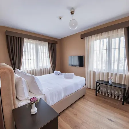 Servi House -