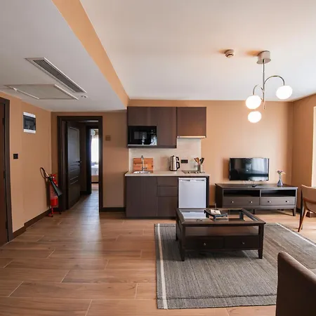 Aparthotel Servi House - *