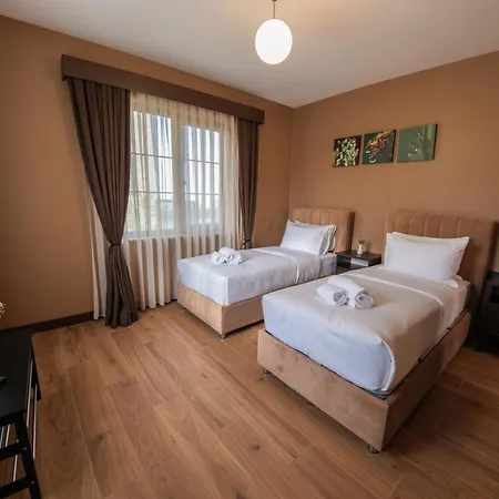 Servi House - *