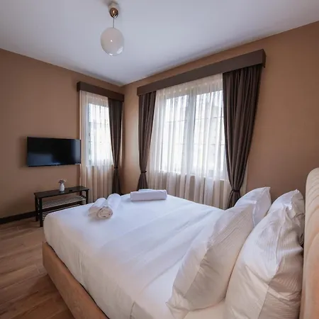 Servi House - Aparthotel *