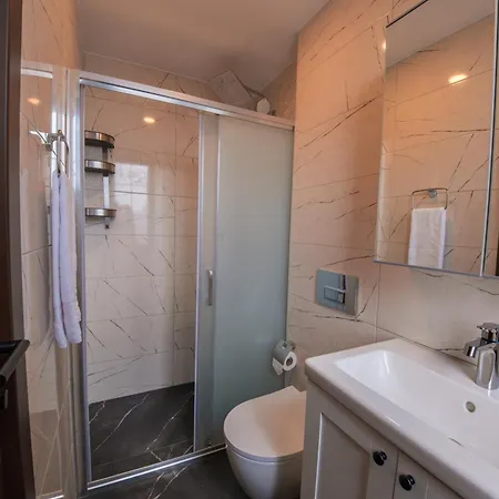 Aparthotel Servi House - *